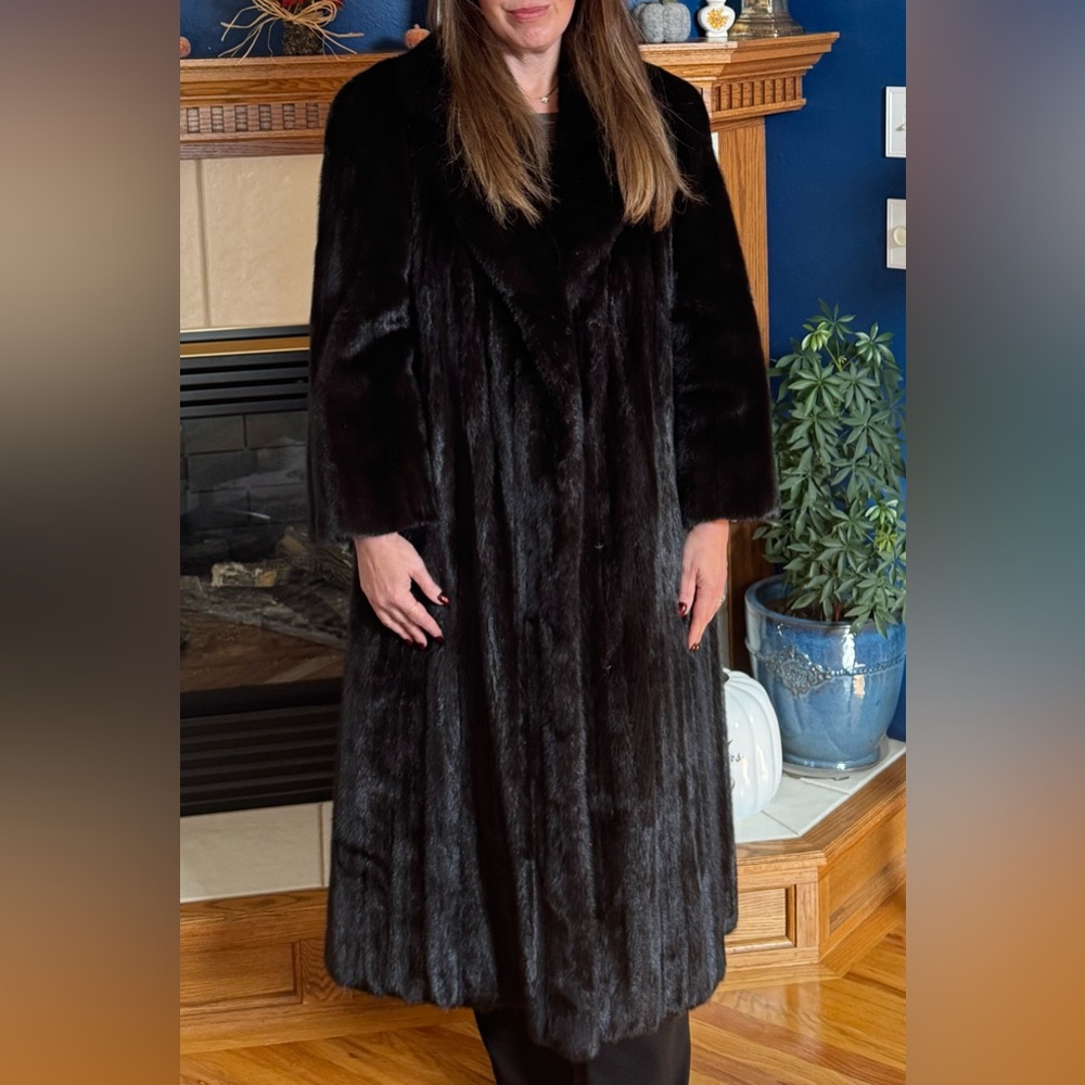 🚨SOLD🚨OSCAR DE LA RENTA  Black Mink Coat Size 12